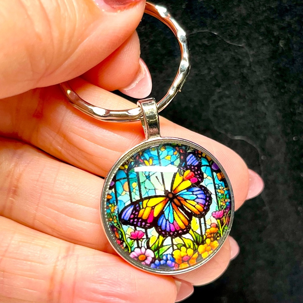 2/22 🦋Cute butterfly keychain -NWT